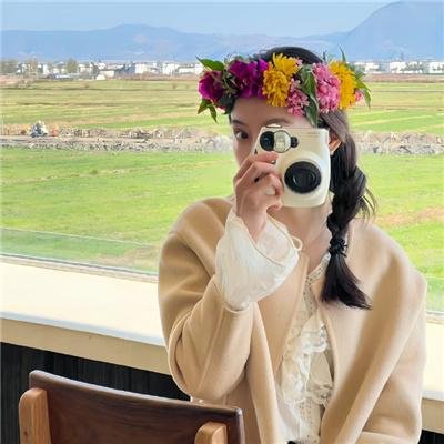 穿黄睡衣的女孩