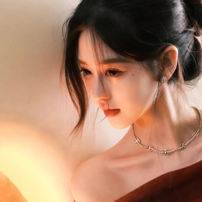 和红色中国人看电视